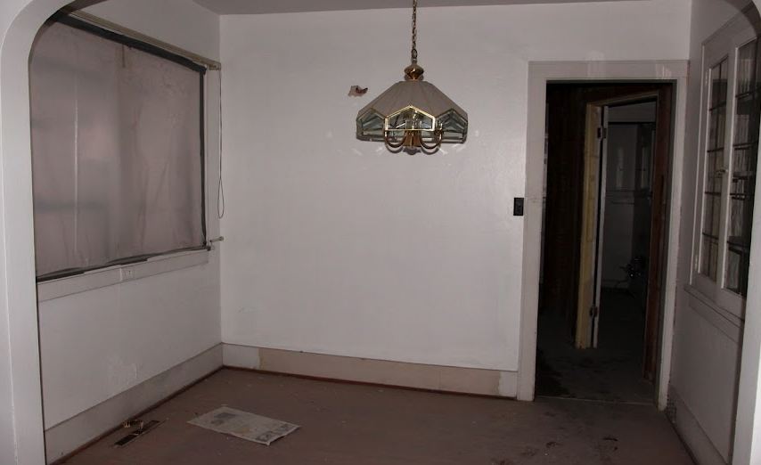 empty dining room before remodel