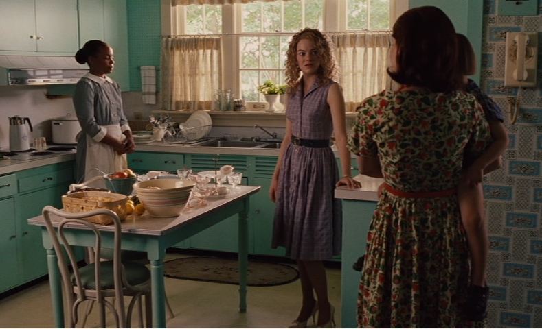 Emma Stone in Hilly\'s turquoise kitchen