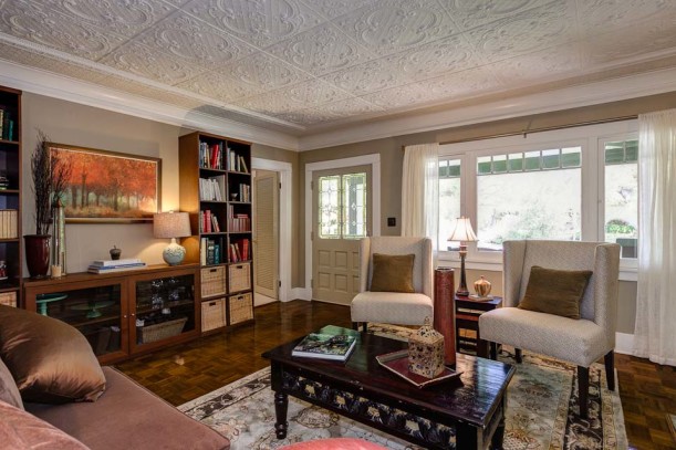 A living room filled with furniture and bookshelves