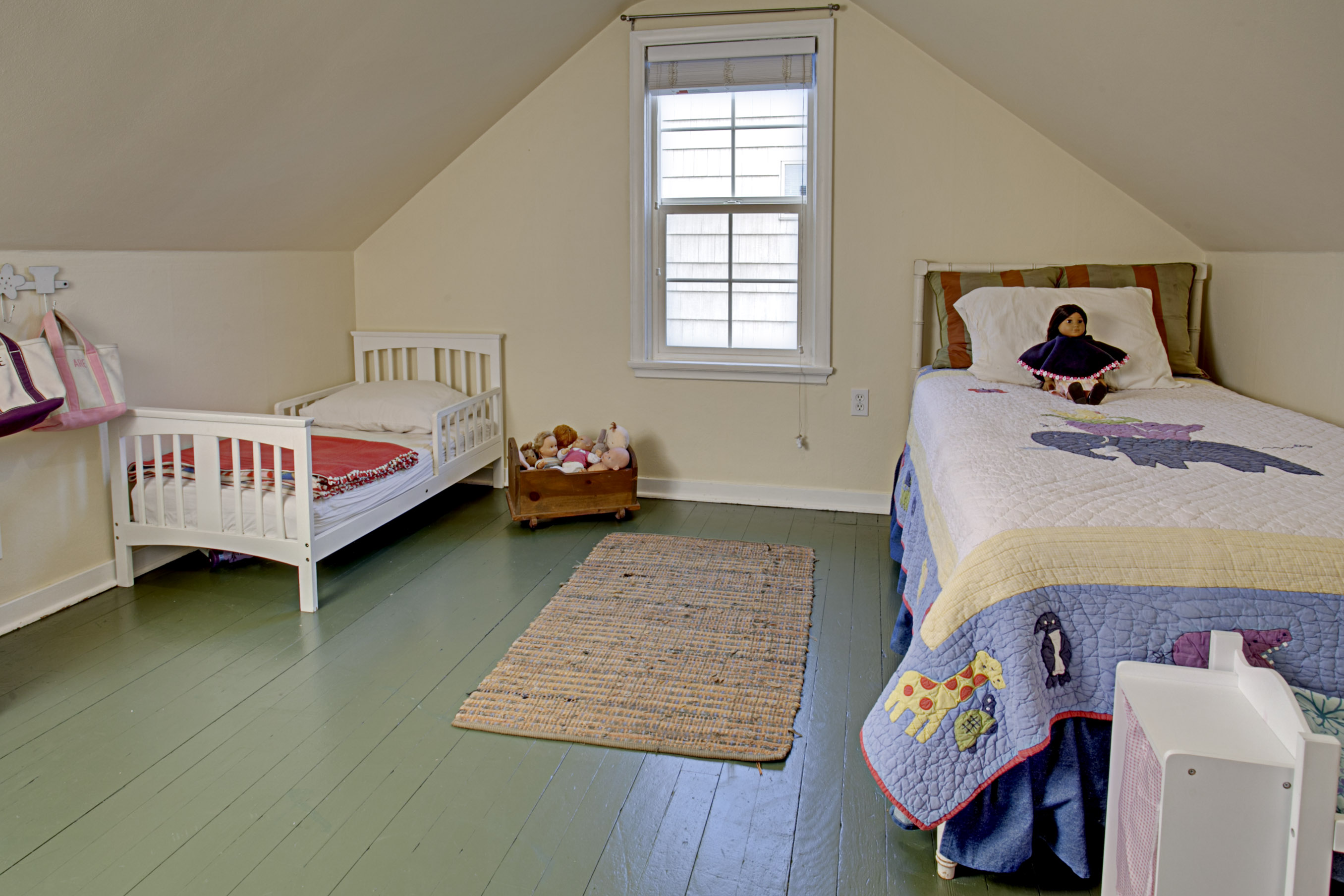 Cape Cod Seattle childs bedroom