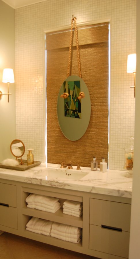 powder room with sink and mirror