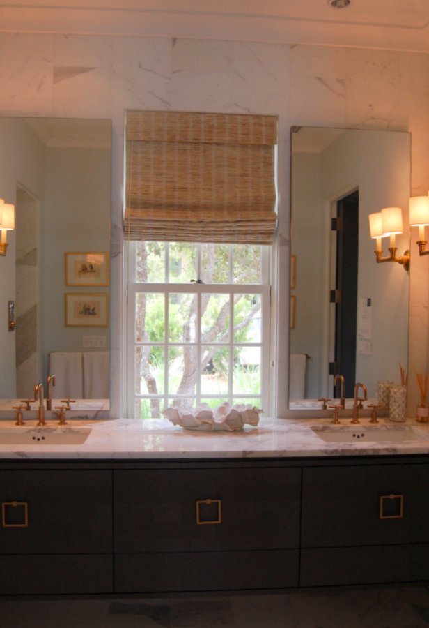 bathroom with two sinks