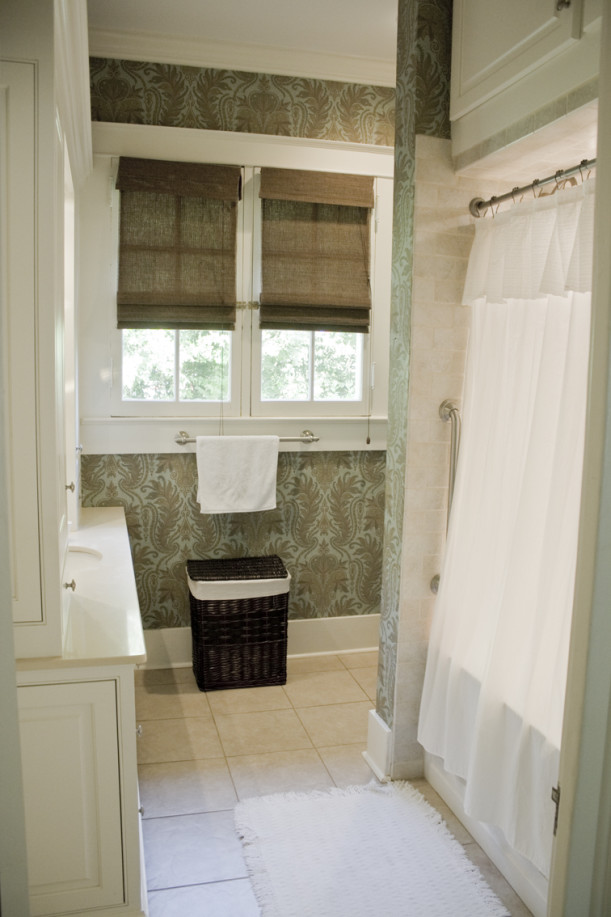 bathroom with shower curtain