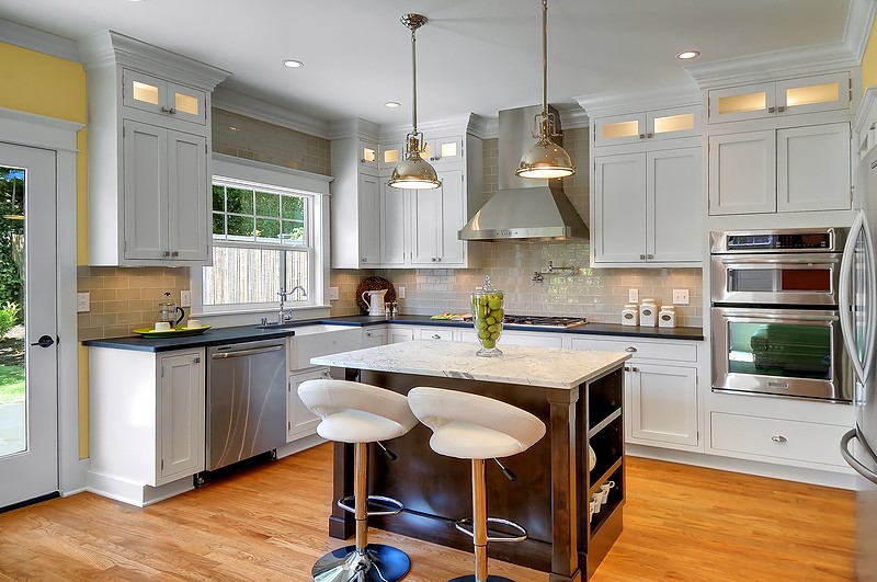 A kitchen with an island in the middle of a room