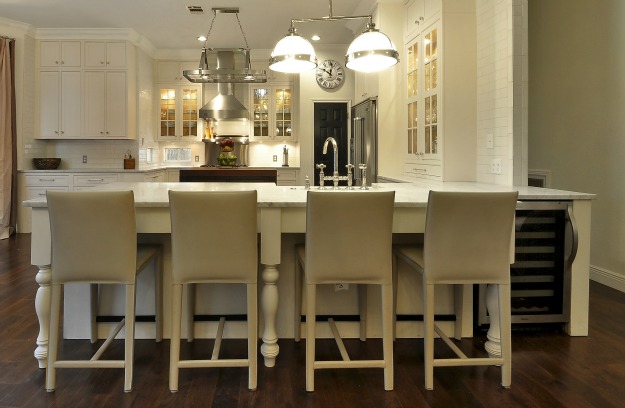 kitchen barstools at island