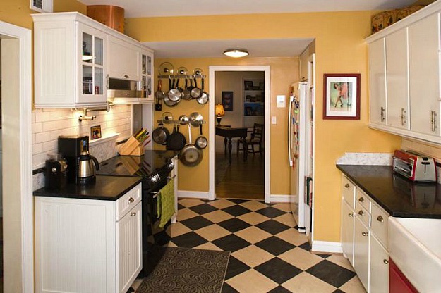 A view of a kitchen