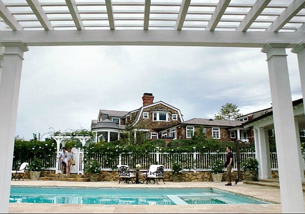 the pool next to Grayson Manor on Revenge