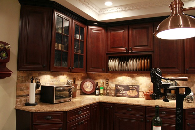 corner of kitchen with plate rack