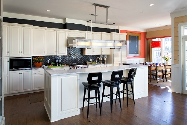 A kitchen with an island in the middle of a room