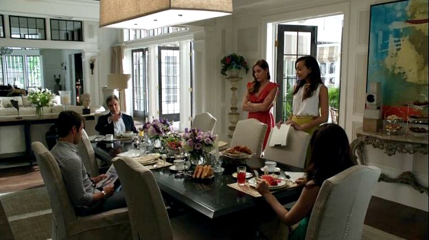 dining room table and chairs in Grayson Manor