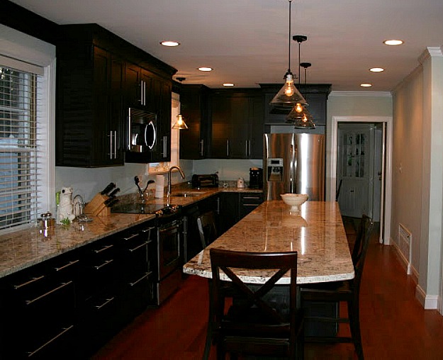 A modern kitchen with an island in the middle of a room