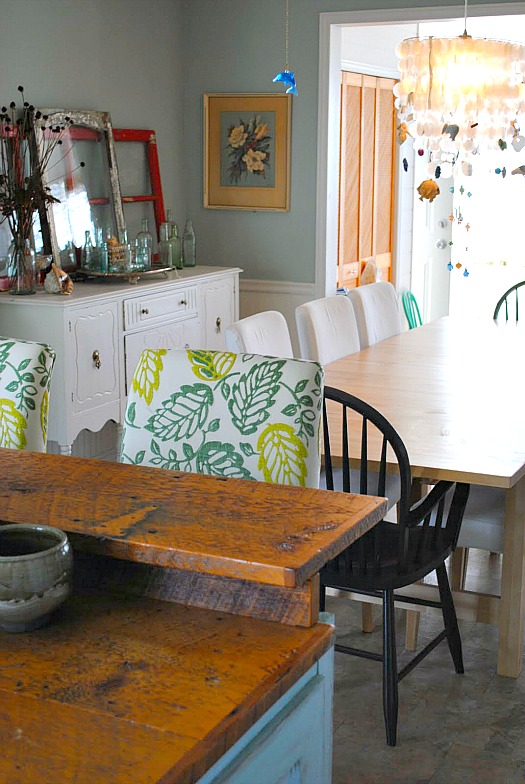 A kitchen with a dining room table