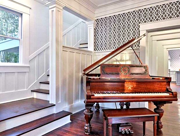 A piano in a room