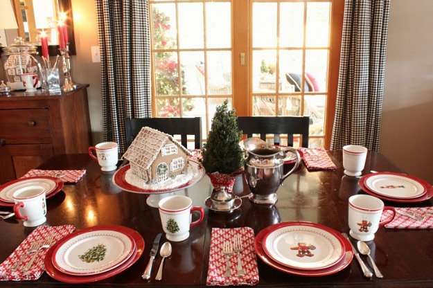 A table topped with Christmas plates