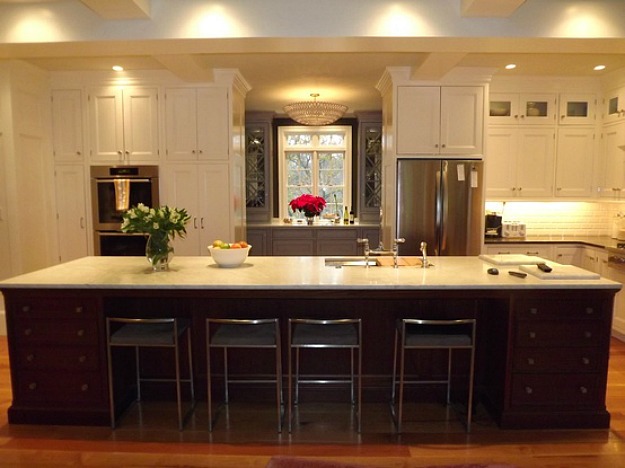 A kitchen with an island in the middle of a room