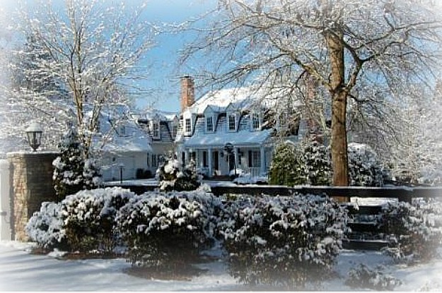 exterior of house inspired by the movie White Christmas