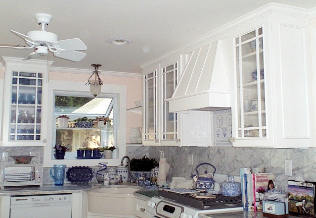 A kitchen with vent hood over range