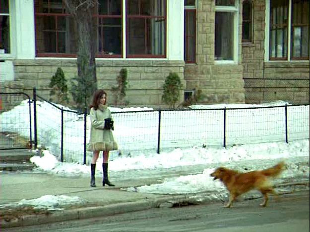 Mary Tyler Moore Show in front of Victorian house