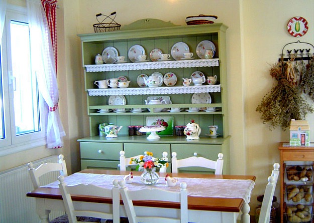 Poppy's eat-in kitchen green hutch