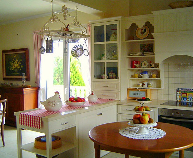 Poppy's kitchen after makeover 2