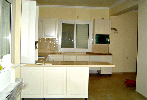 Poppy's kitchen before makeover 2