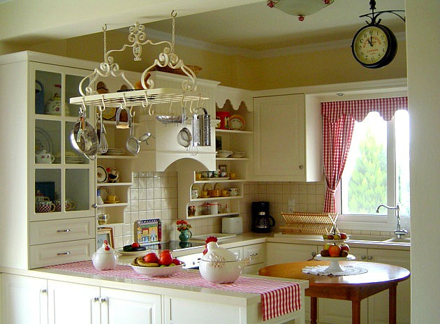 Poppy's red and white kitchen