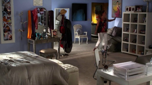 Sutton's bedroom on The Lying Game 8