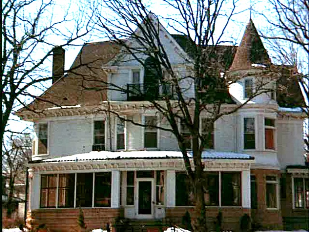 front of Mary-Tyler-Moore-Show-house on TV