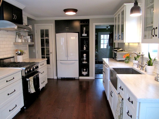 Joyce's black and white kitchen 2