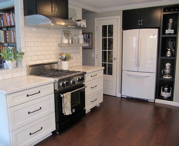 Joyce's black and white kitchen 4