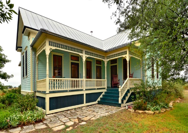 A Small Texas Farmhouse Built in 1895