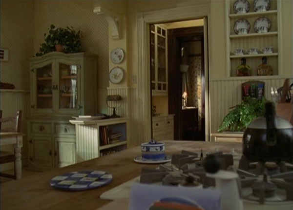 Charmed Halliwell Manor kitchen 13