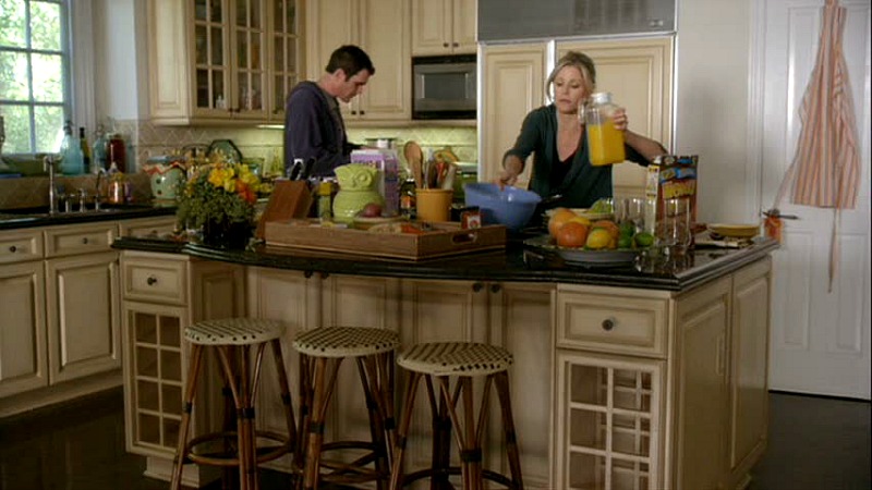 dunphy family kitchen table