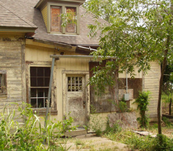 Restoring a Painted Queen Anne Cottage in Austin