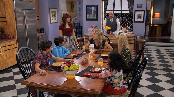 Kitchen Set Design on TV Show Jessie (11)