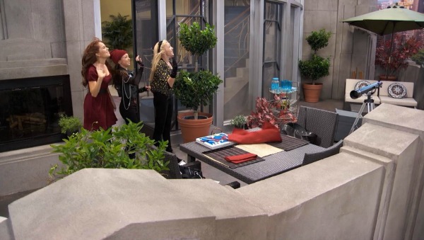 Penthouse Terrace on TV Show Jessie (3)