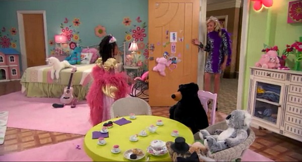 Zuri's Bedroom on Disney TV Show Jessie (2)