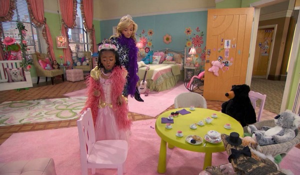 Zuri's Bedroom on Disney TV Show Jessie (4)