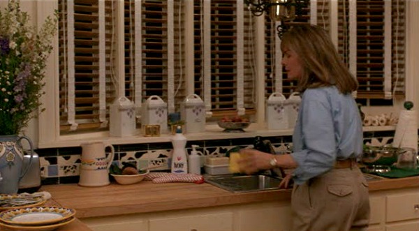 Diane Keaton in The Father of the Bride kitchen