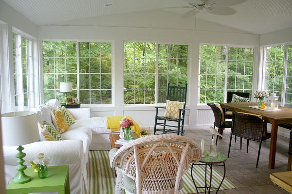 sunroom with vaulted ceiling and ceiling fan