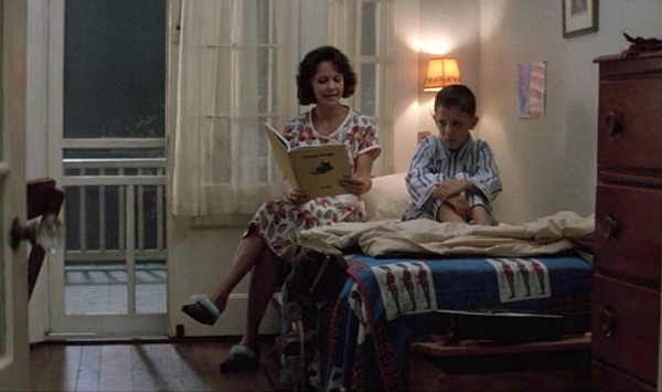 Mama Gump reads book to Forrest in his bedroom