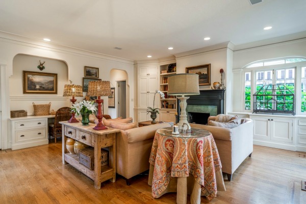 A living room filled with furniture and fireplace