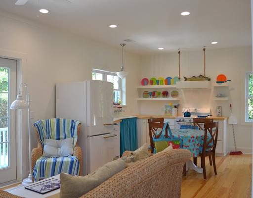 beach house kitchen with colorful plates