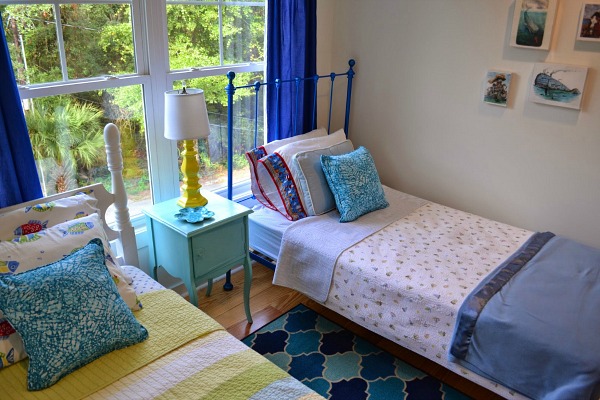 A bedroom with a bed and window in a room