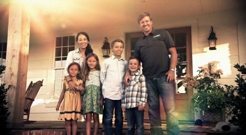 Chip and Joanna Gaines and Kids in Fixer Upper Credits