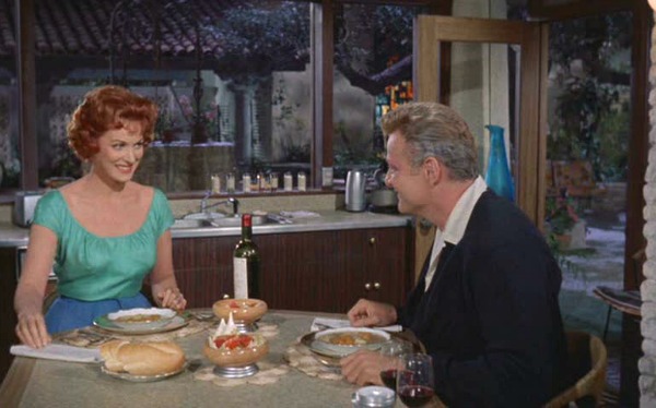 Maureen O\'Hara and Brian Keith eating in kitchen