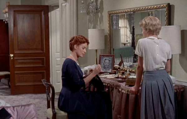 Maureen O\'Hara sitting at her vanity table with mirror in Parent Trap