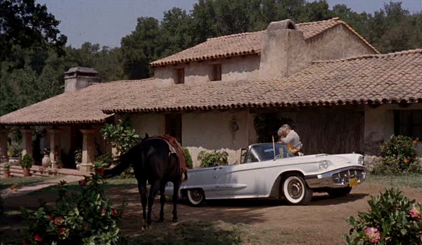 horse and car parked in front of ranch in Parent Trap movie