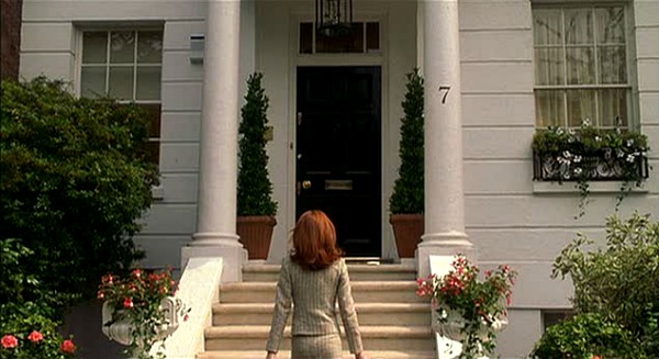 Lindsay Lohan walking up to townhouse door