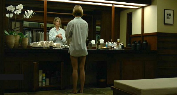 Rosamund Pike standing in front of a mirror in bathroom in Gone Girl